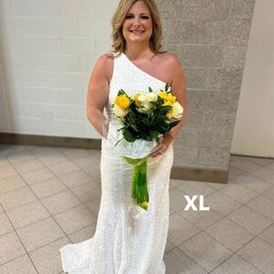 Elegant White One-Shoulder Dress